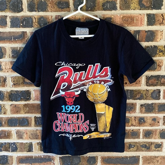 VTG 1992 Chicago Bulls Back to Back World Champs trophy graphic tee, M’s Medium - Picture 1 of 5